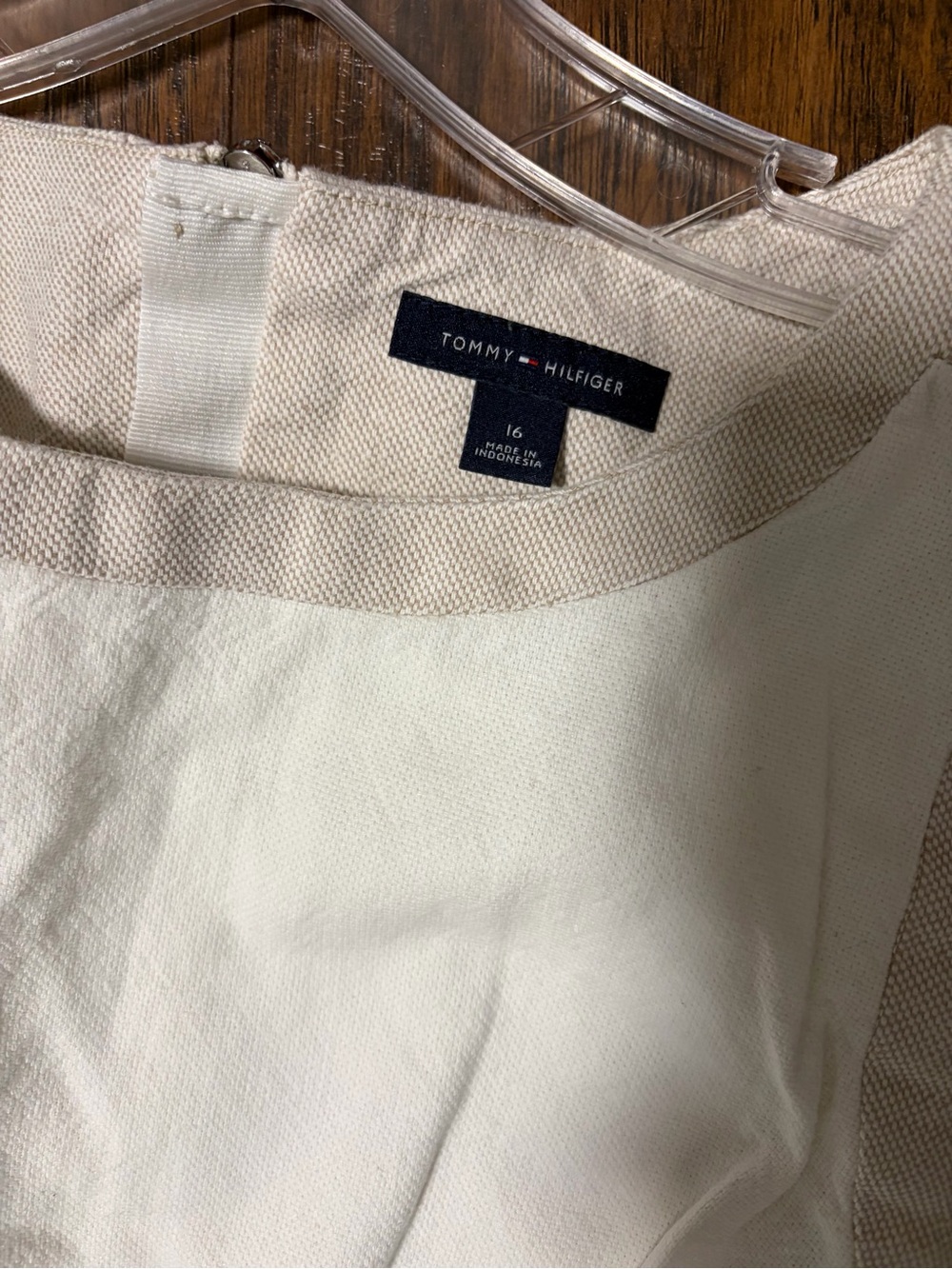 Tommy Hilfiger Two-Tone Beige and White Sleeveless Sheath Dress - Picture 3 of 10